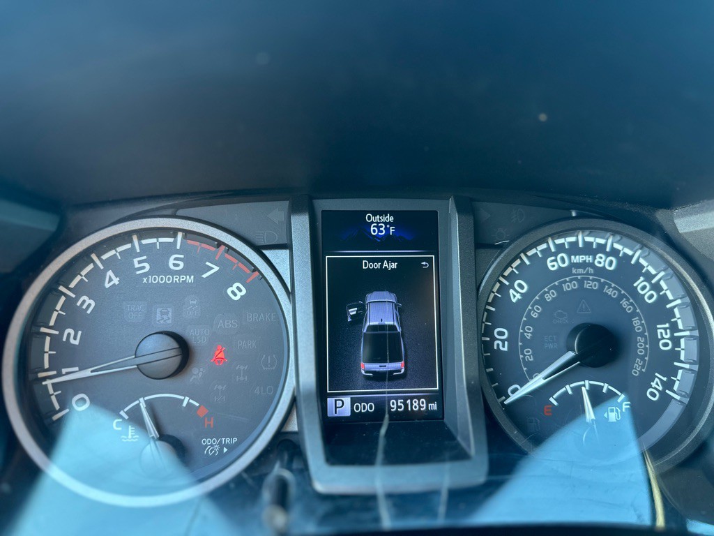 2017 Toyota Tacoma Image 12