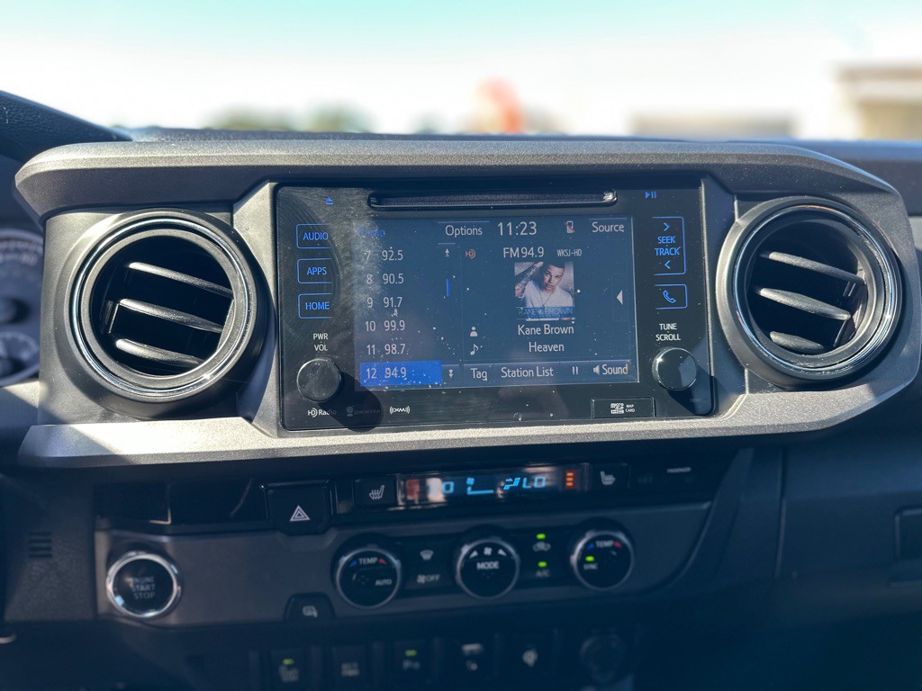 2017 Toyota Tacoma Image 13