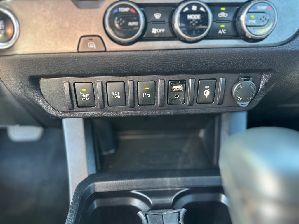 2017 Toyota Tacoma Image 14