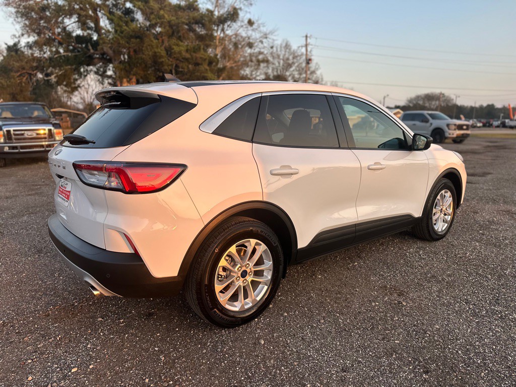 2022 Ford Escape Image 3