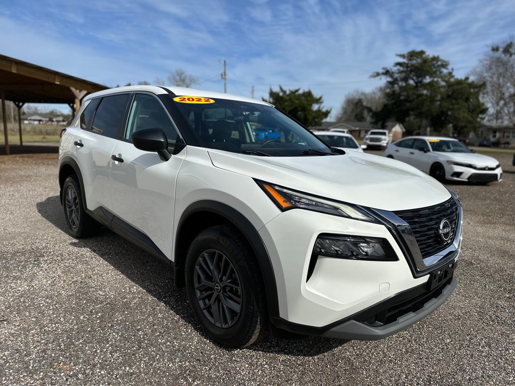 2022 Nissan Rogue Image 1