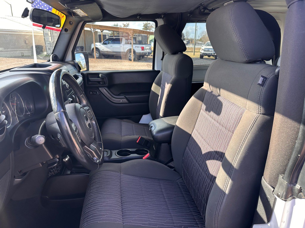 2012 Jeep Wrangler Image 9