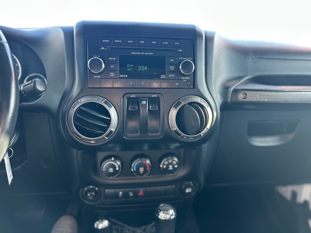 2012 Jeep Wrangler Image 11