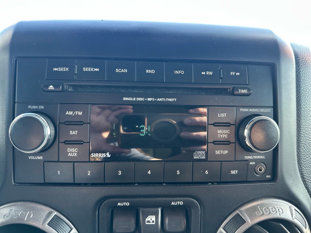 2012 Jeep Wrangler Image 12