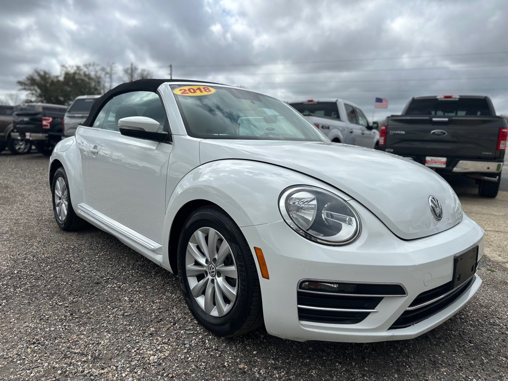 2018 Volkswagen Beetle Image 2