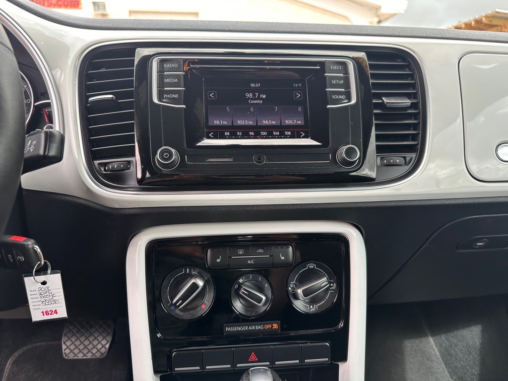 2018 Volkswagen Beetle Image 13