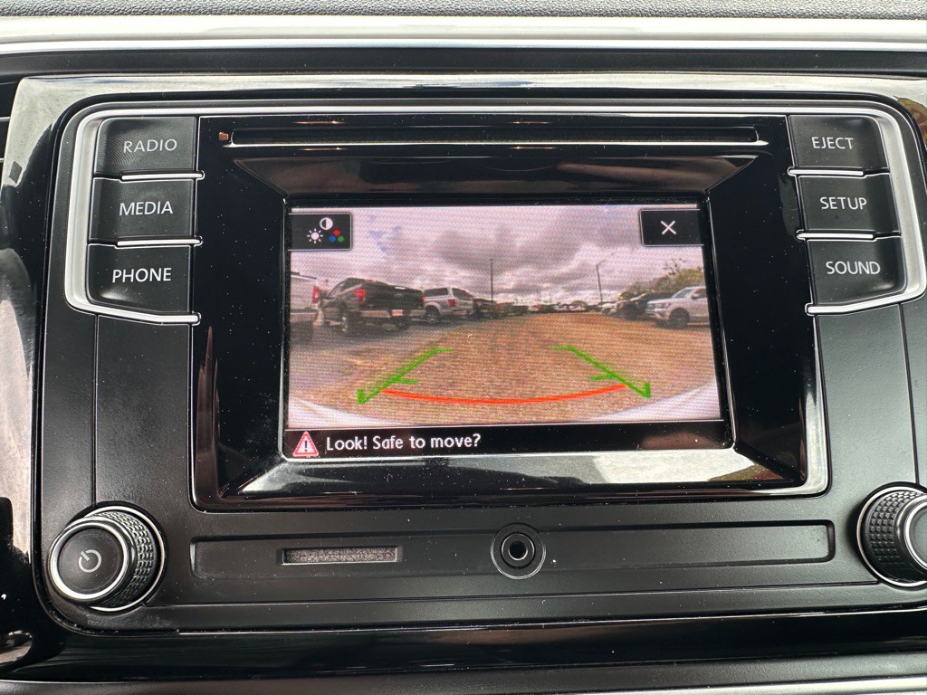 2018 Volkswagen Beetle Image 14