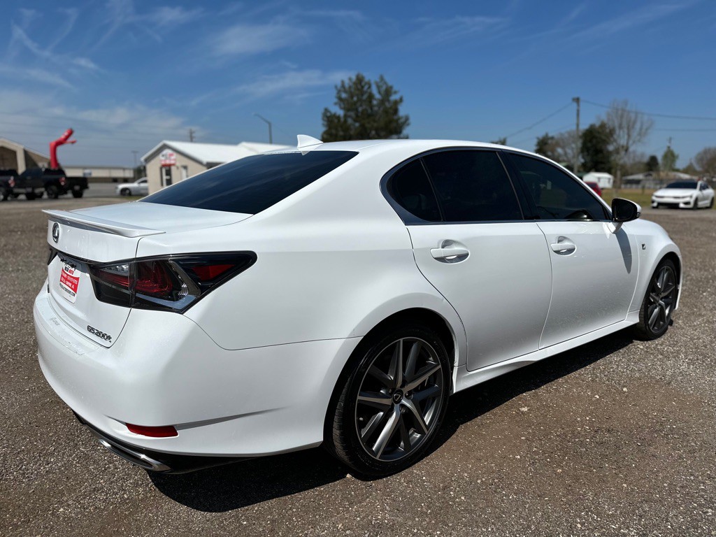 2017 Lexus GS Image 3