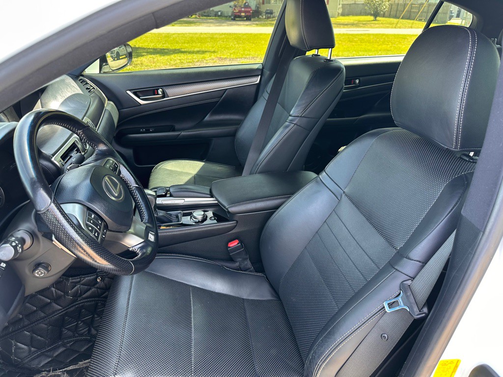 2017 Lexus GS Image 9