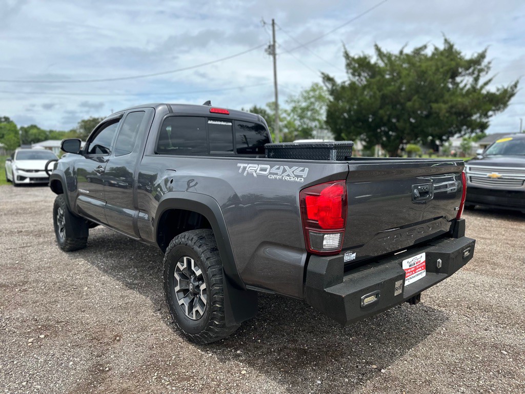 2019 Toyota Tacoma Image 3