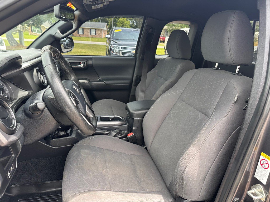 2019 Toyota Tacoma Image 9