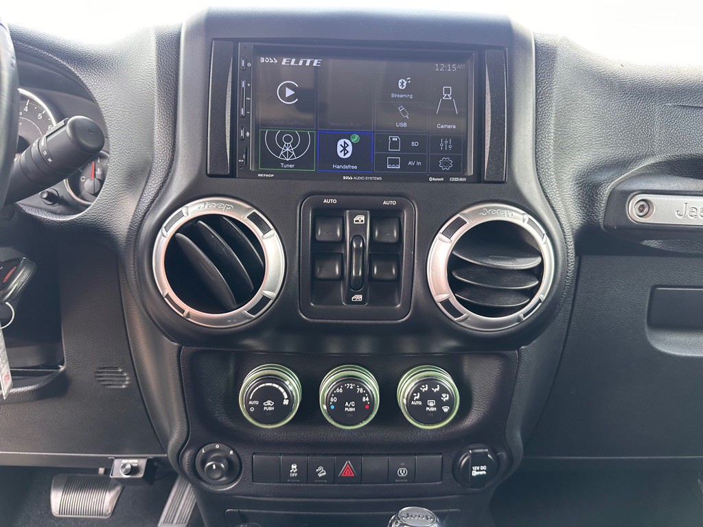 2015 Jeep Wrangler Unlimited Image 12