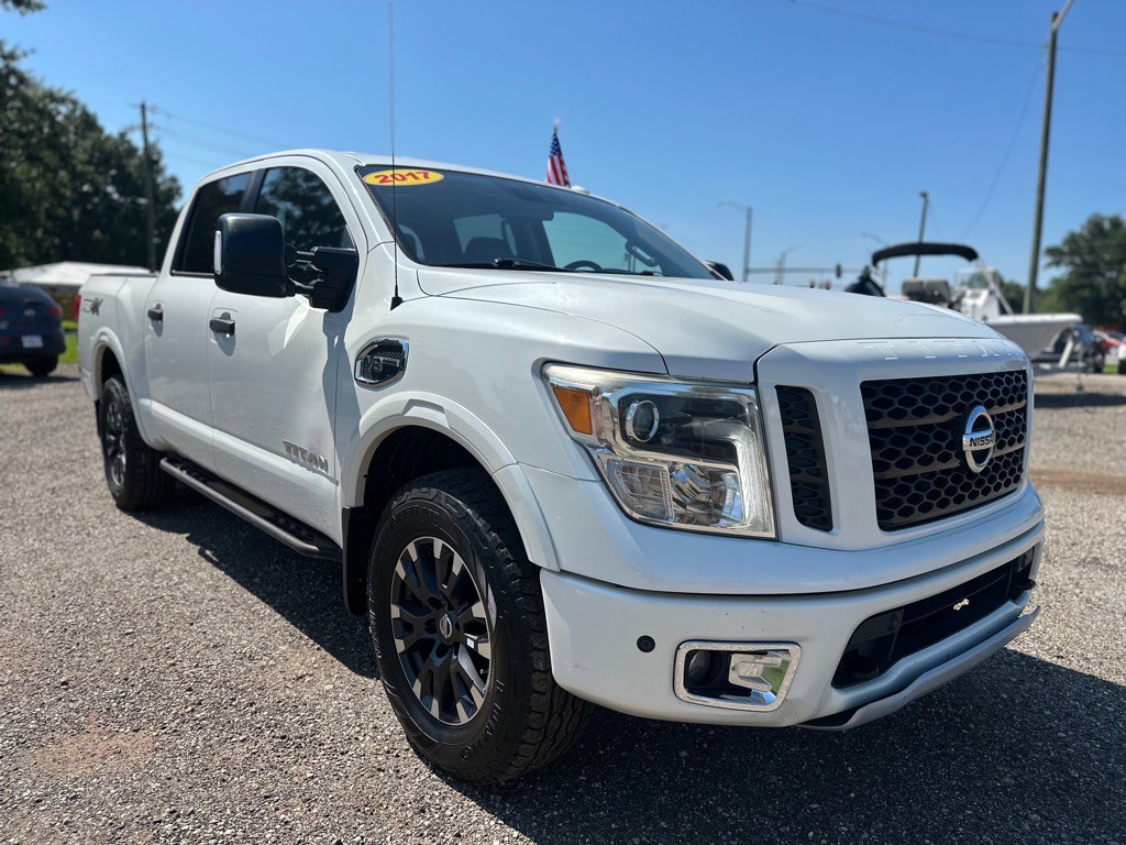 2017 Nissan Titan Image 1