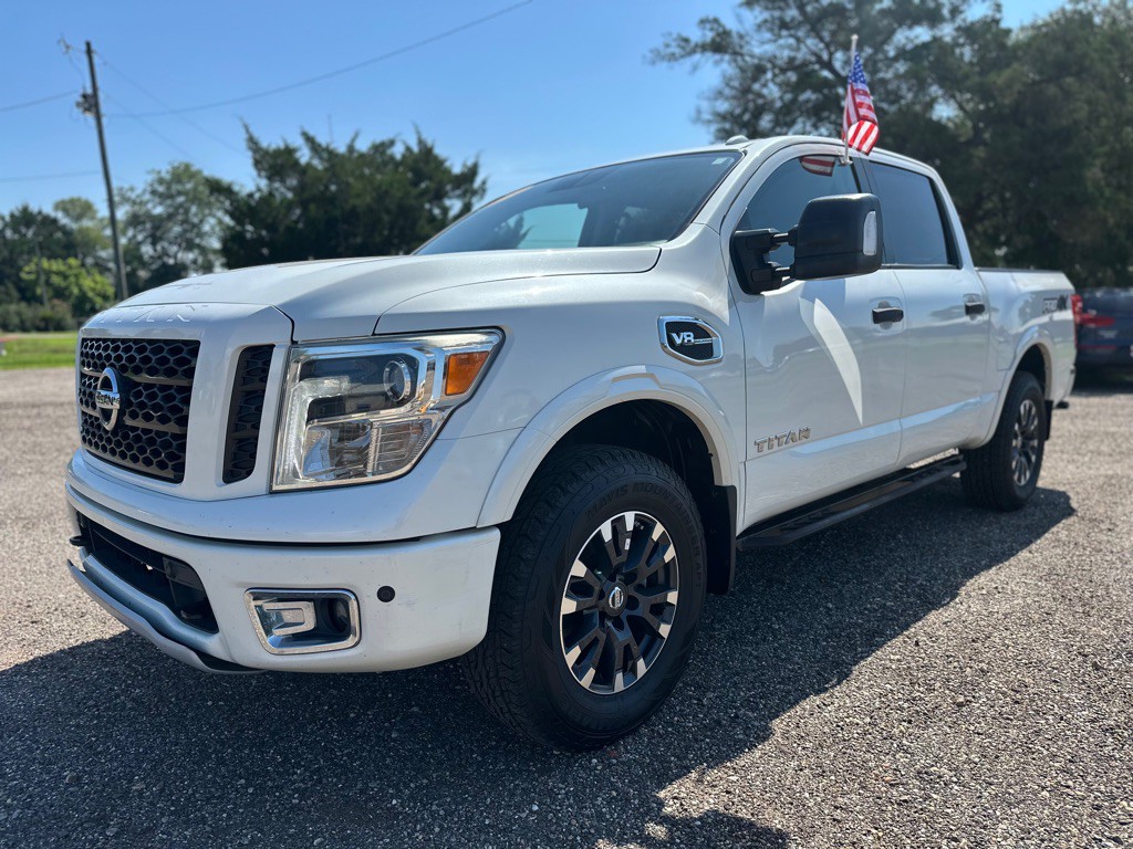 2017 Nissan Titan Image 2