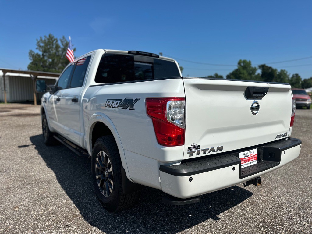 2017 Nissan Titan Image 4