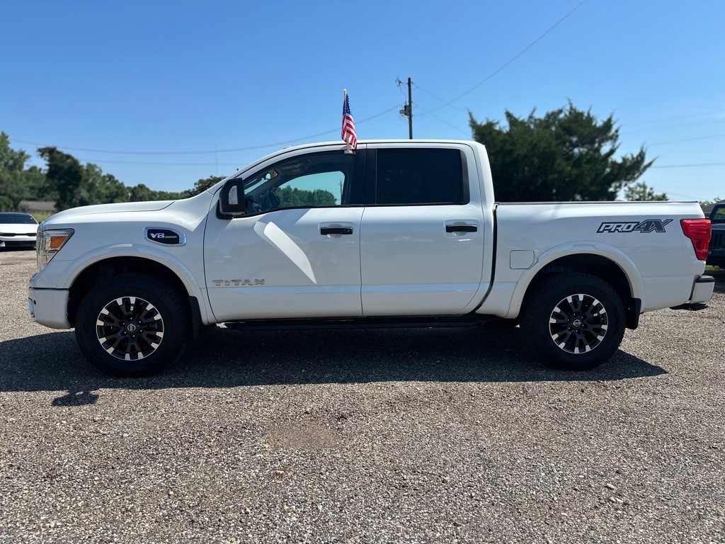 2017 Nissan Titan Image 5