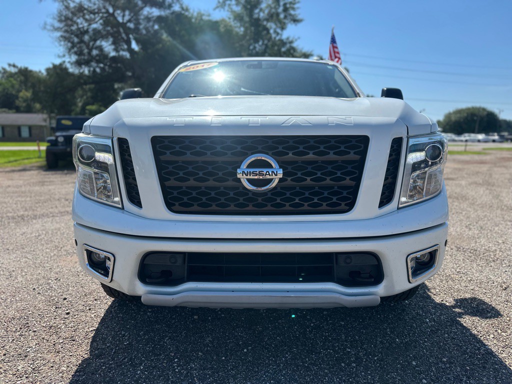 2017 Nissan Titan Image 7