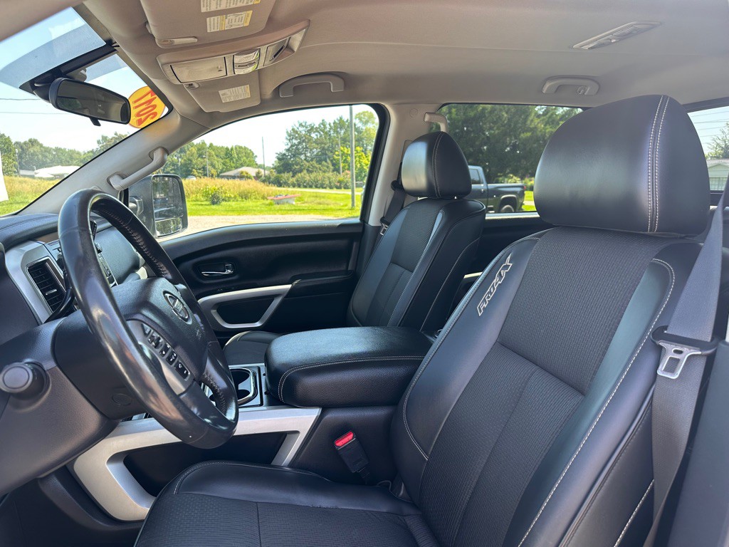 2017 Nissan Titan Image 9