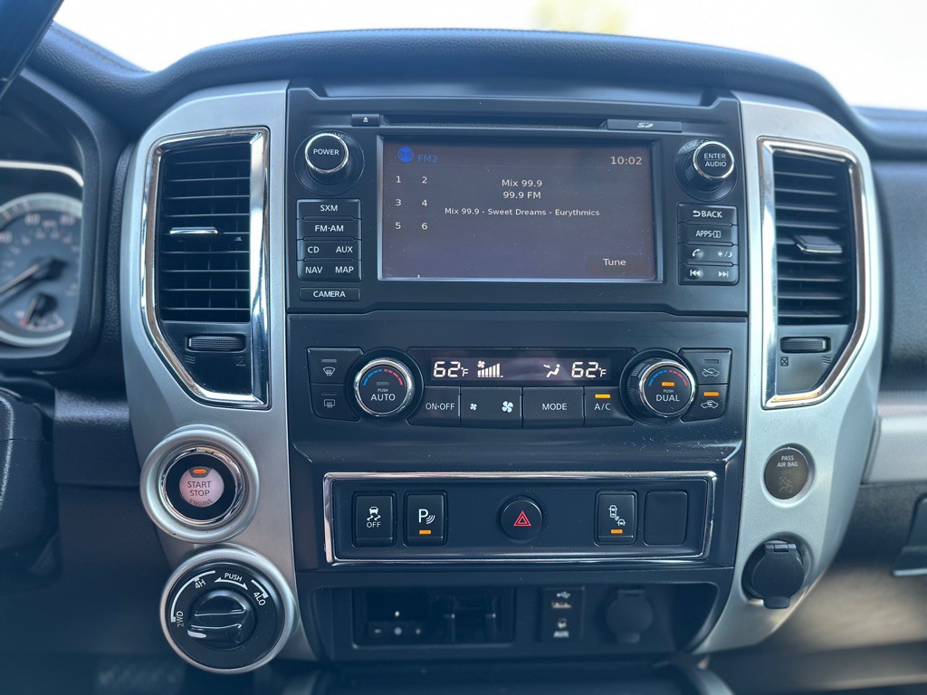 2017 Nissan Titan Image 12