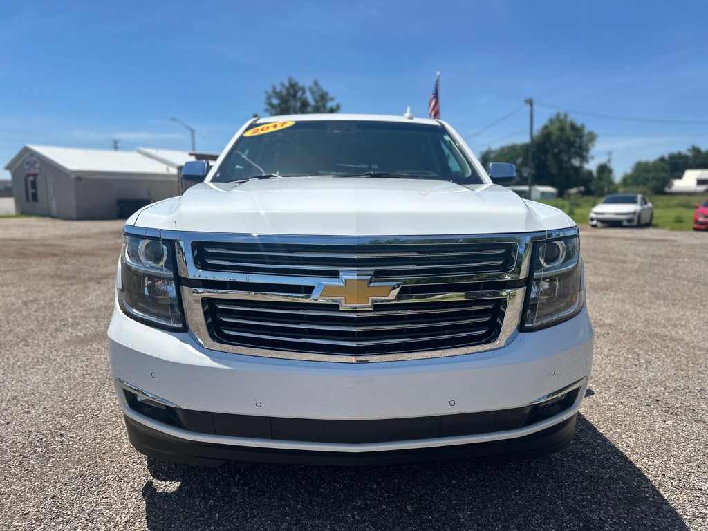 2017 Chevrolet Suburban Image 3