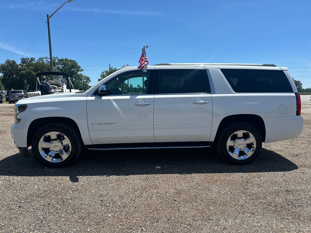 2017 Chevrolet Suburban Image 4