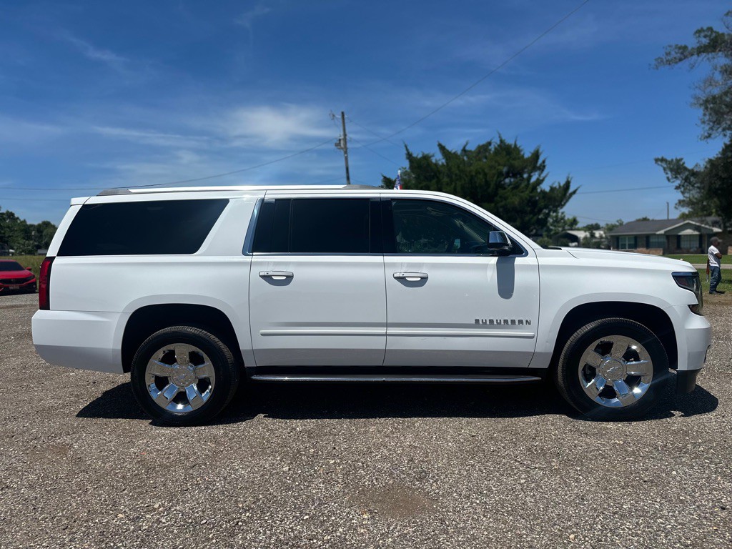 2017 Chevrolet Suburban Image 5