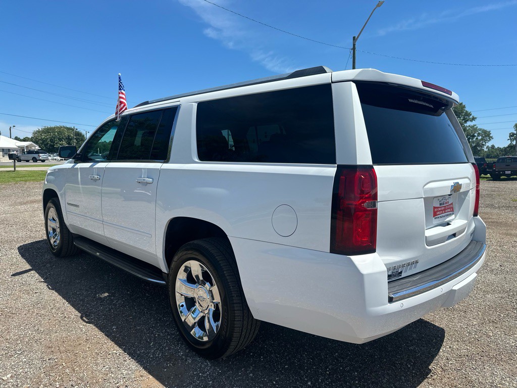 2017 Chevrolet Suburban Image 6