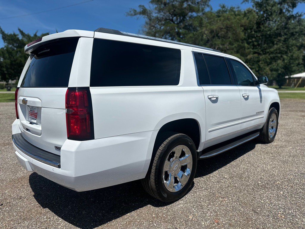 2017 Chevrolet Suburban Image 7