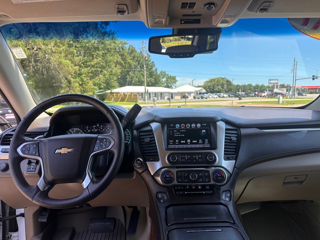 2017 Chevrolet Suburban Image 12