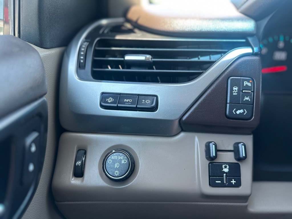 2017 Chevrolet Suburban Image 16