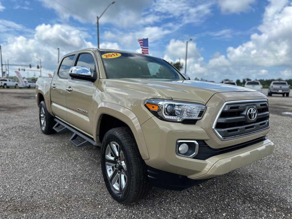 2017 Toyota Tacoma Image 1