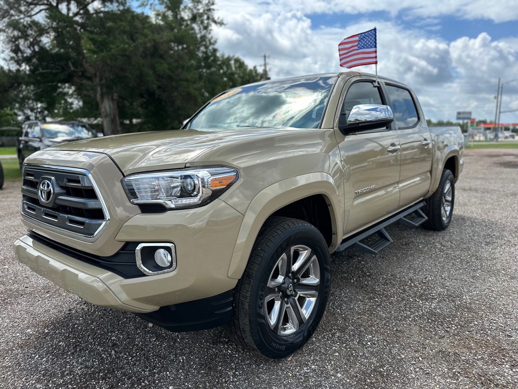 2017 Toyota Tacoma Image 2