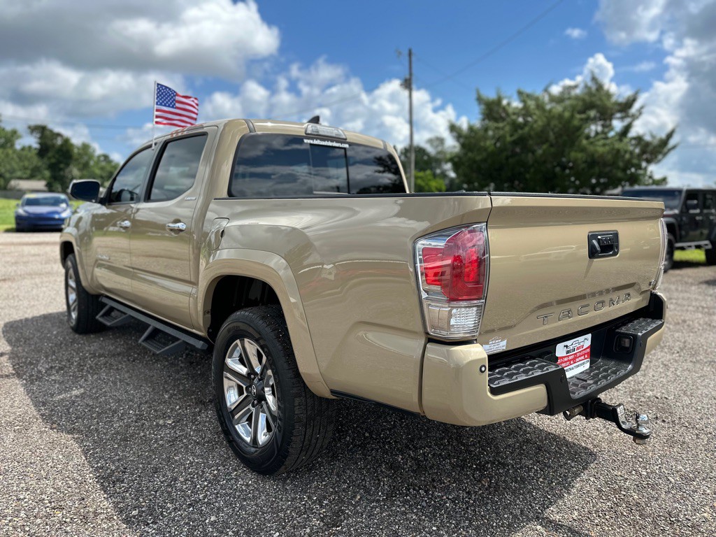 2017 Toyota Tacoma Image 3