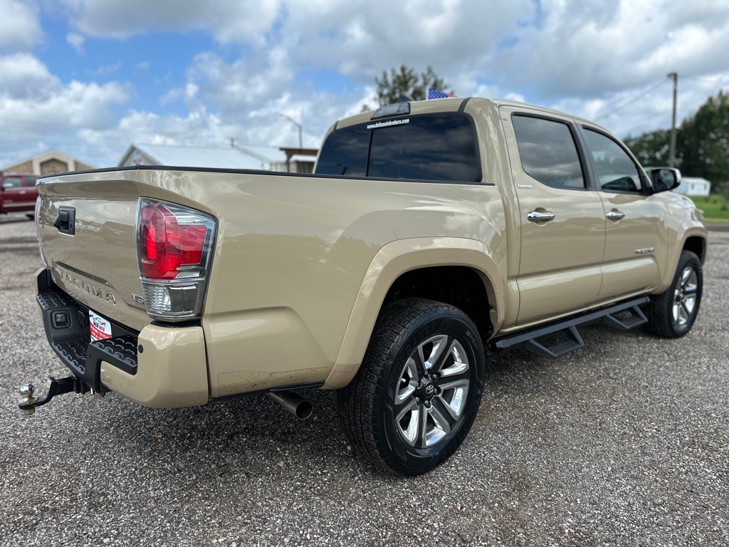 2017 Toyota Tacoma Image 4