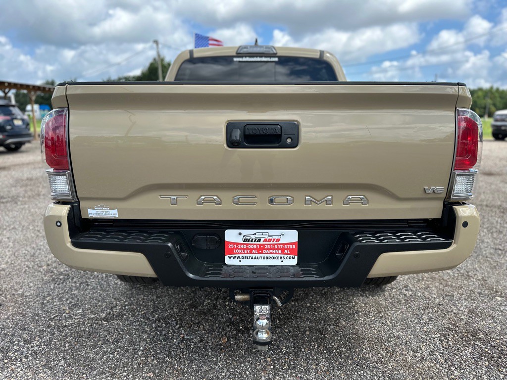 2017 Toyota Tacoma Image 8