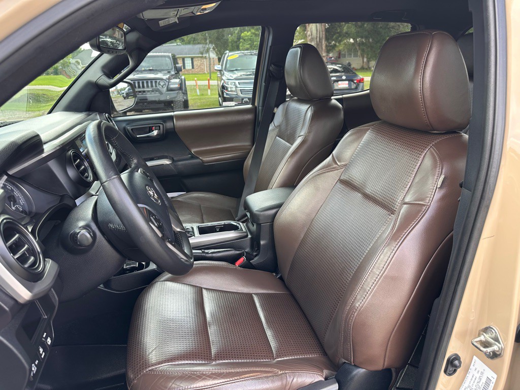 2017 Toyota Tacoma Image 9