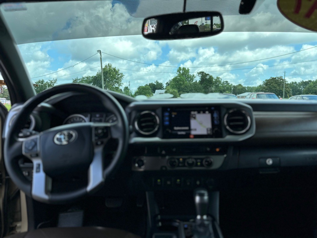 2017 Toyota Tacoma Image 11