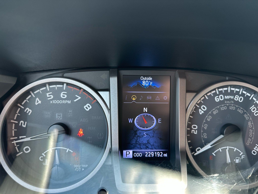 2017 Toyota Tacoma Image 14