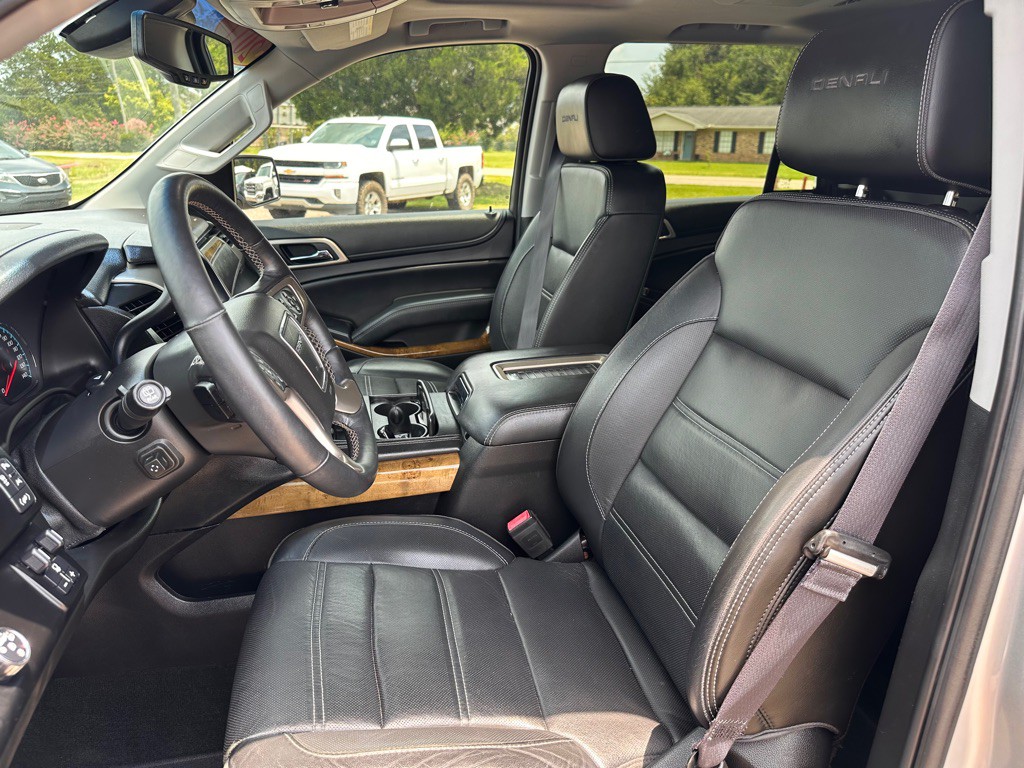 2017 GMC Yukon Image 9