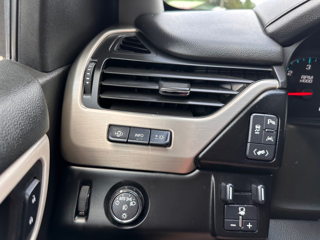 2017 GMC Yukon Image 16