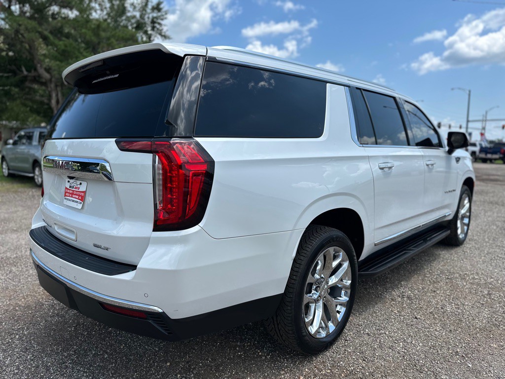 2021 GMC Yukon Image 3