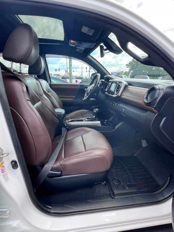 2019 Toyota Tacoma Image 10