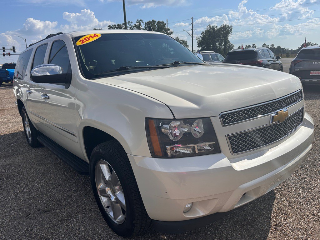 2014 Chevrolet Suburban Image 1