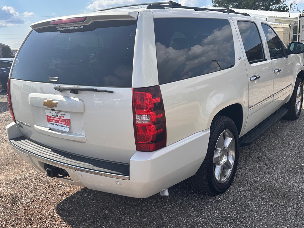 2014 Chevrolet Suburban Image 3