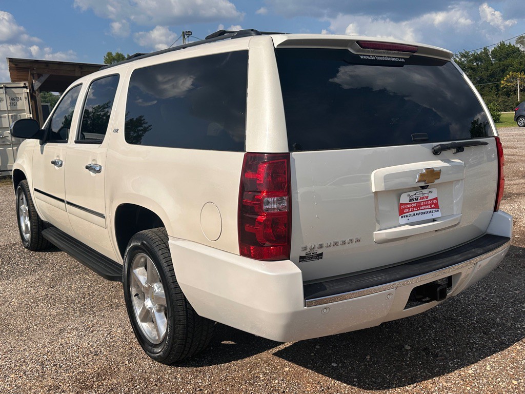 2014 Chevrolet Suburban Image 4