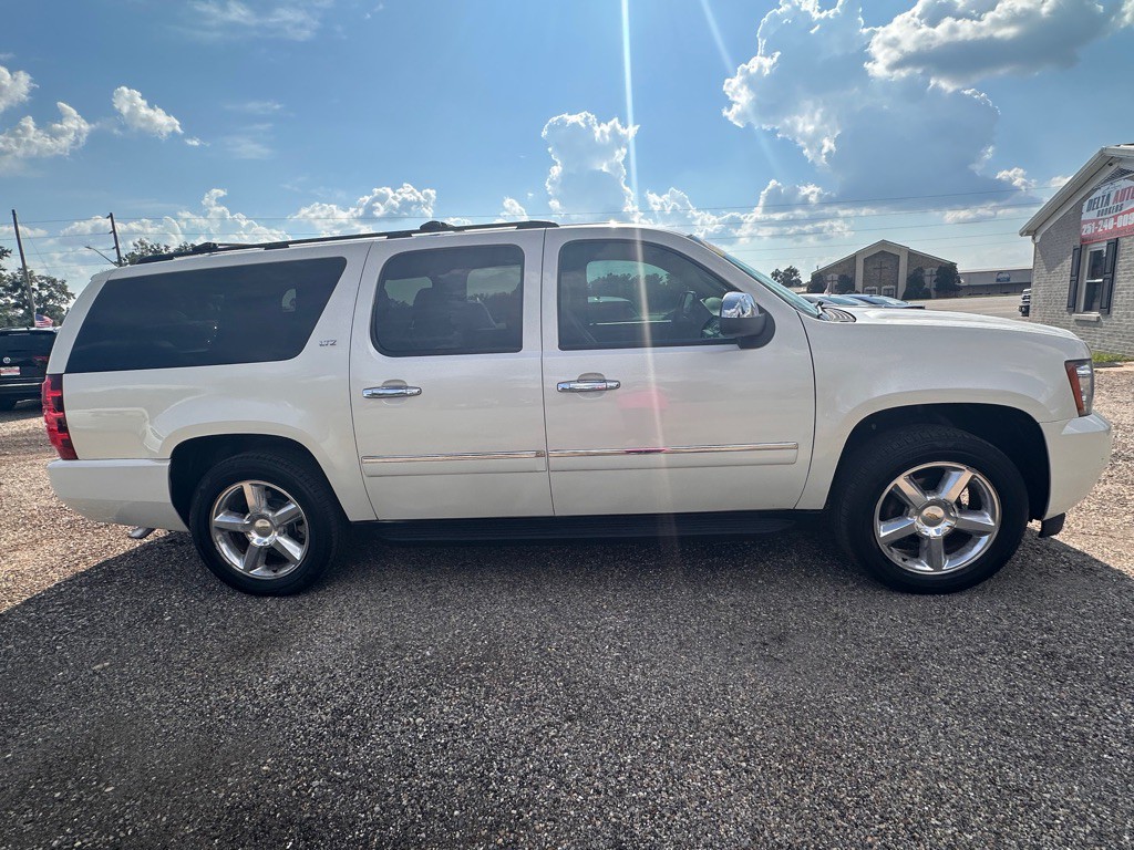 2014 Chevrolet Suburban Image 5