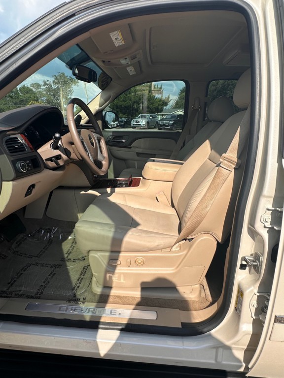 2014 Chevrolet Suburban Image 9