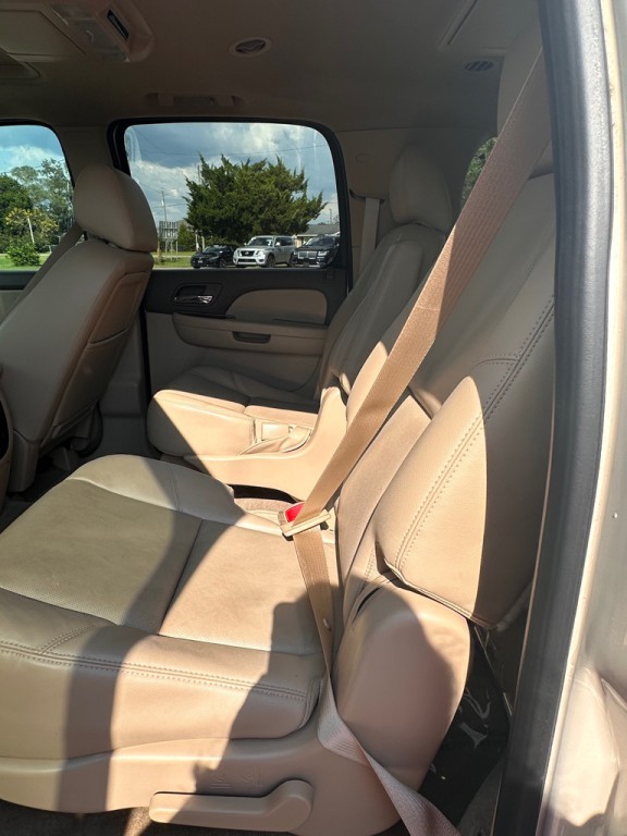 2014 Chevrolet Suburban Image 10