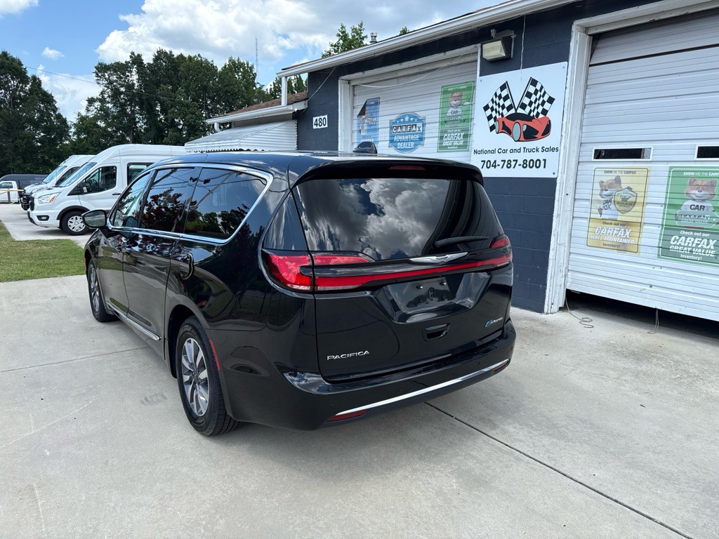 2023 Chrysler Pacifica Image 2
