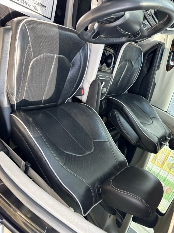 2023 Chrysler Pacifica Image 9